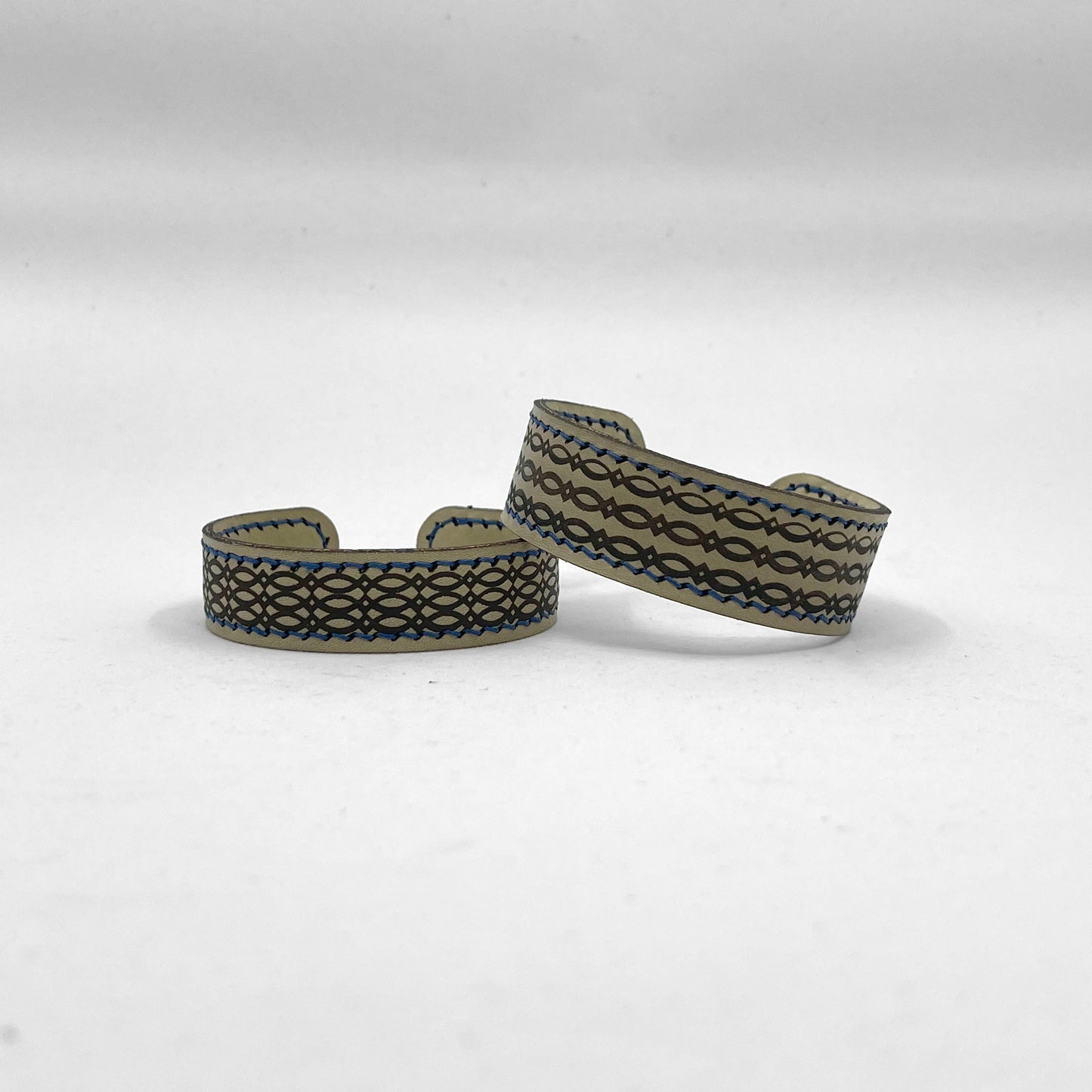 Servant of God Curved Bangle (Large) Gabryjei