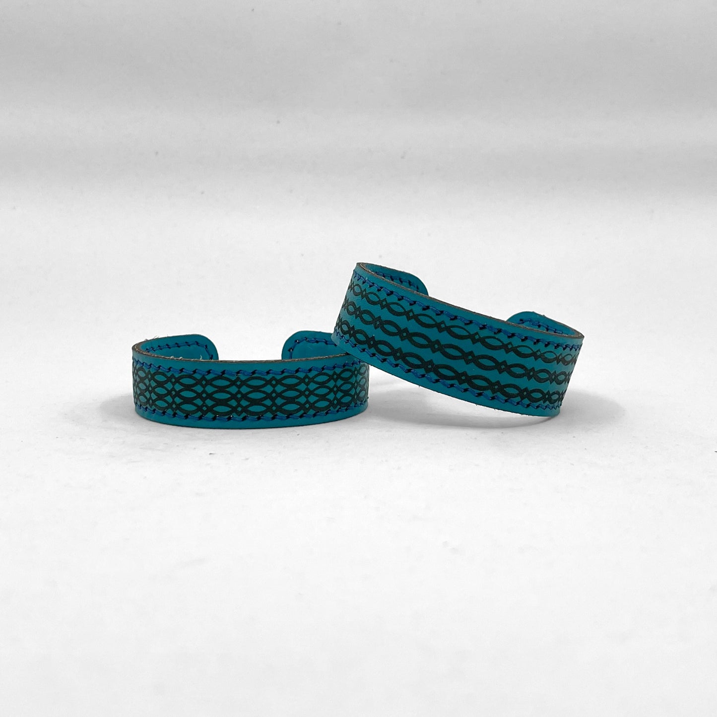 Servant of God Curved Bangle (Large) Gabryjei